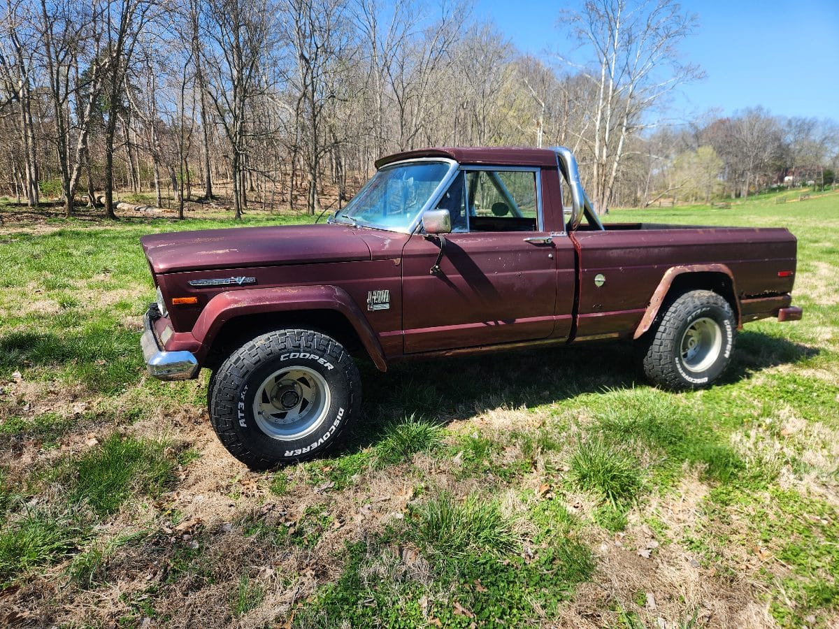 Flat Fee Car and Truck 1969 Jeep J2000 1/2 Ton Truck - Image 2