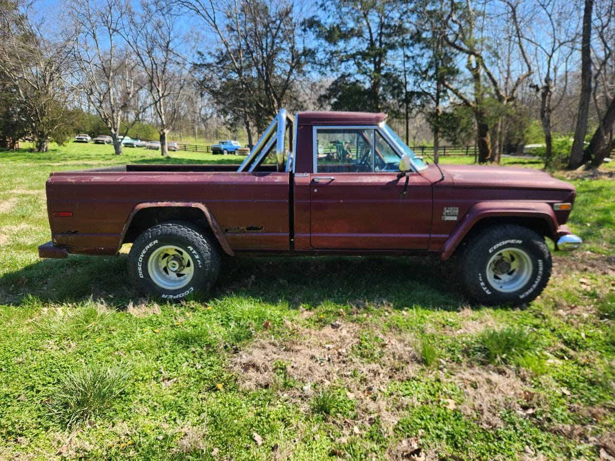 Flat Fee Car and Truck 1969 Jeep J2000 1/2 Ton Truck - Image 15