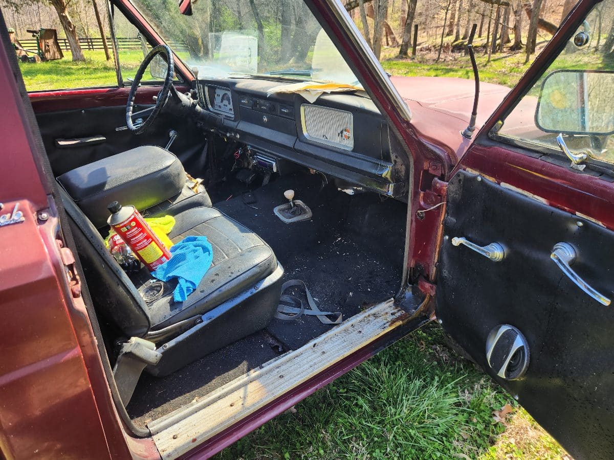 Flat Fee Car and Truck 1969 Jeep J2000 1/2 Ton Truck - Image 17
