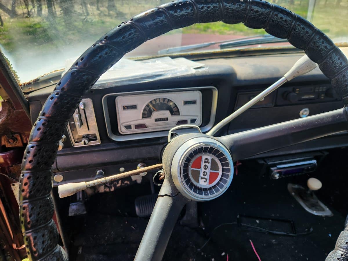 Flat Fee Car and Truck 1969 Jeep J2000 1/2 Ton Truck - Image 9