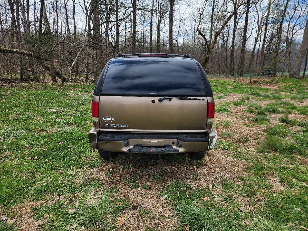 Flat Fee Car and Truck 2004 Chevrolet S10 Blazer - Image 2