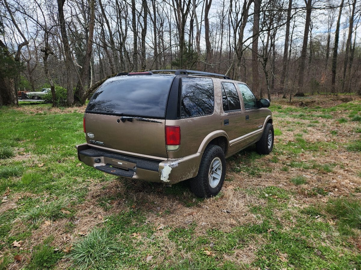 Flat Fee Car and Truck 2004 Chevrolet S10 Blazer - Image 3