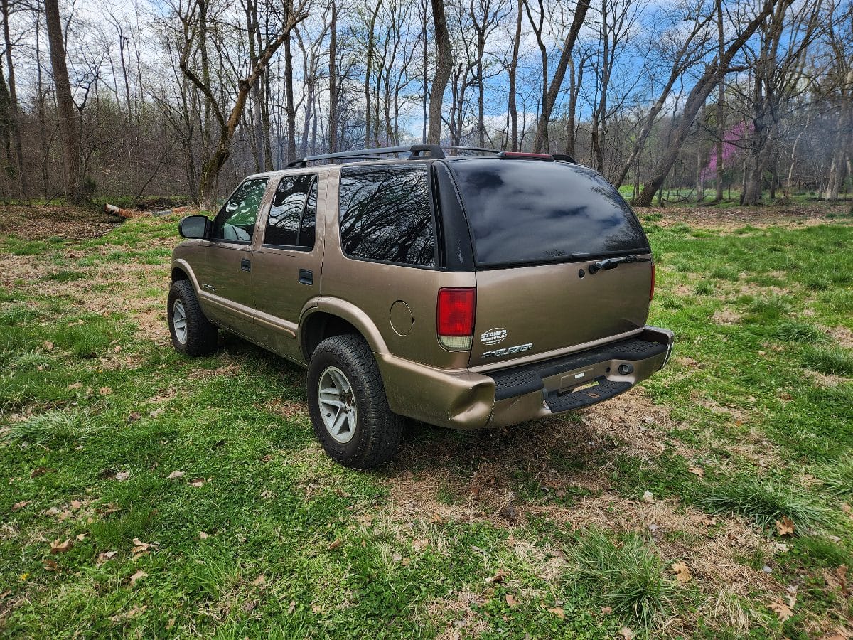Flat Fee Car and Truck 2004 Chevrolet S10 Blazer - Image 4