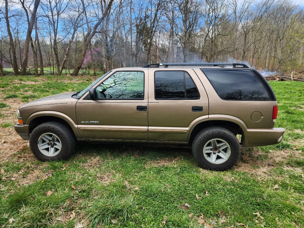 Flat Fee Car and Truck 2004 Chevrolet S10 Blazer - Image 5