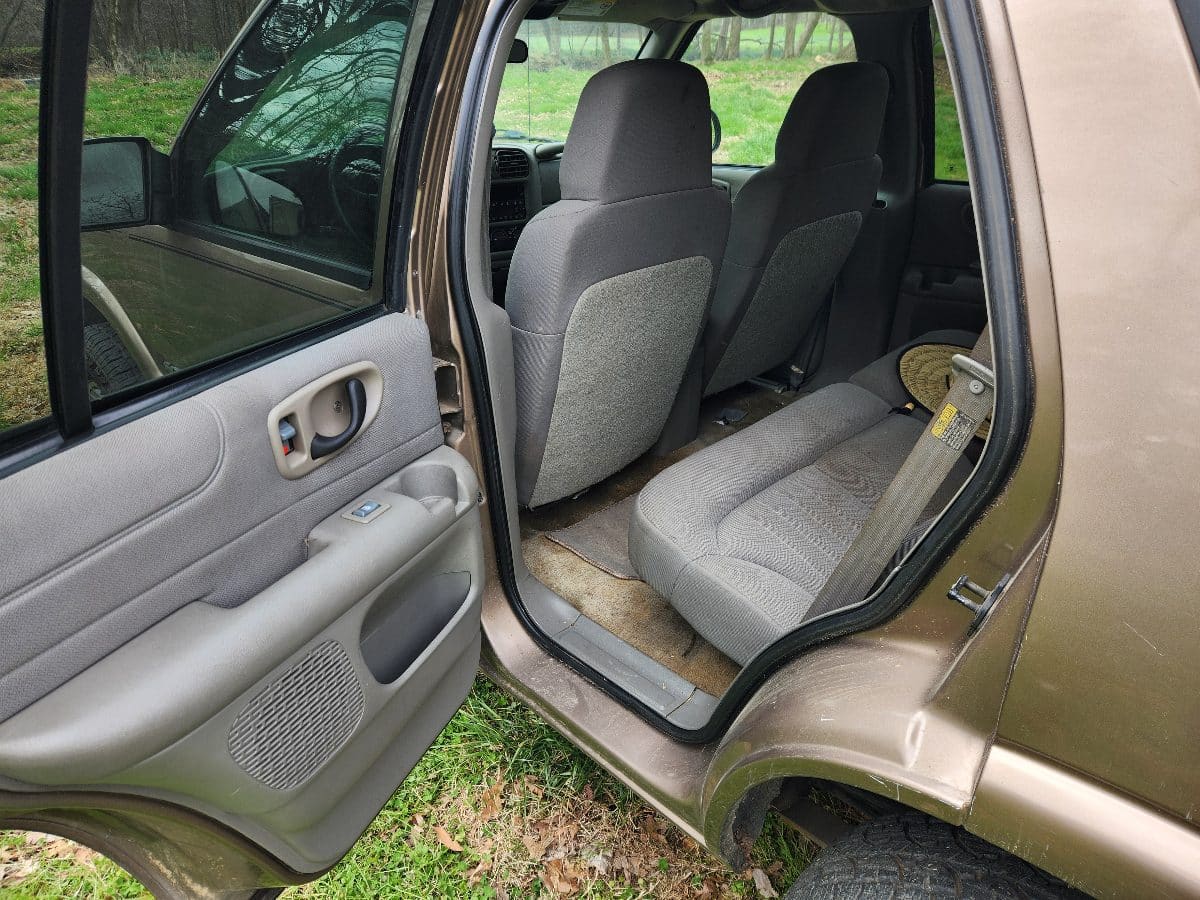Flat Fee Car and Truck 2004 Chevrolet S10 Blazer - Image 12