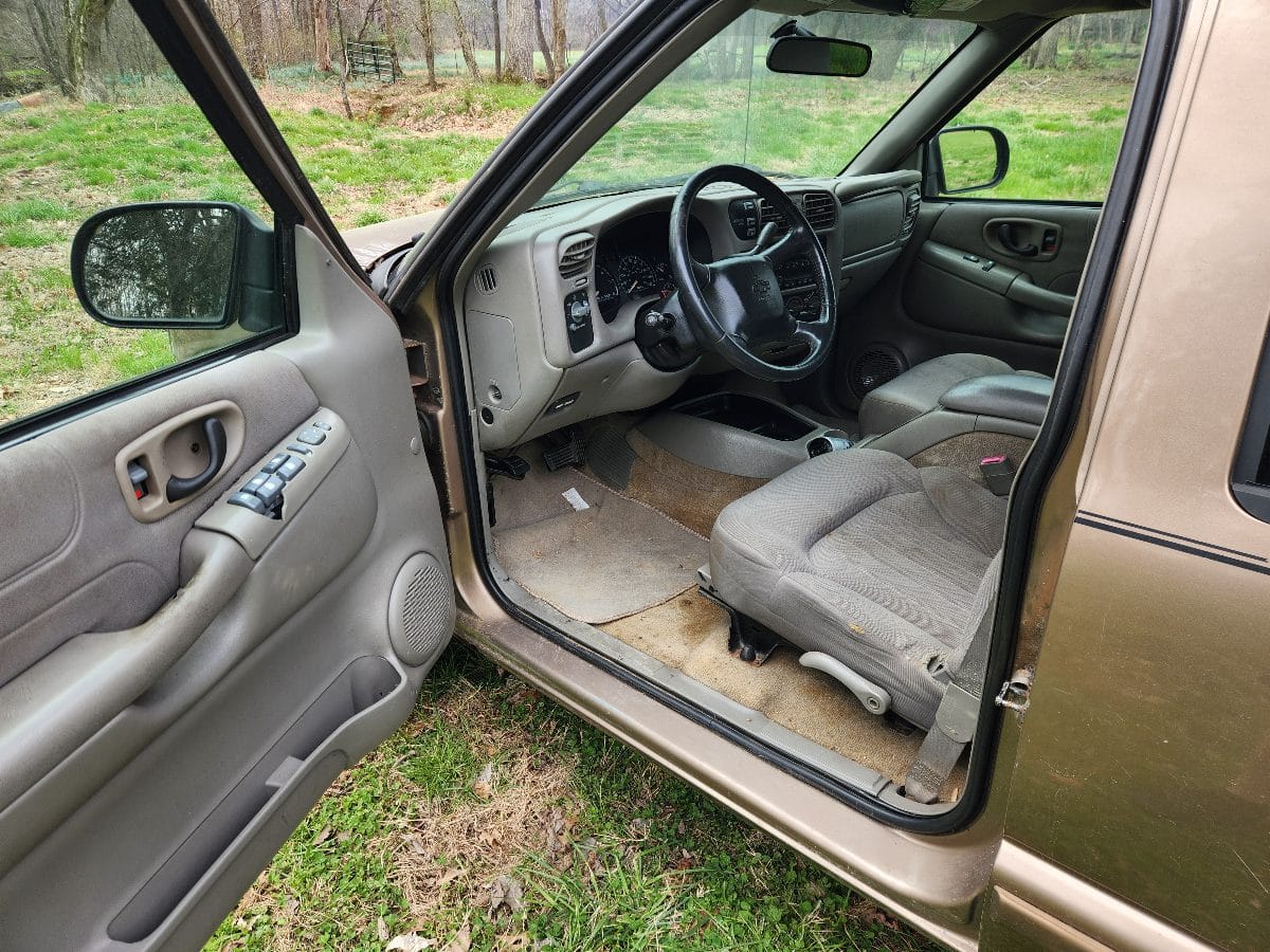 Flat Fee Car and Truck 2004 Chevrolet S10 Blazer - Image 13